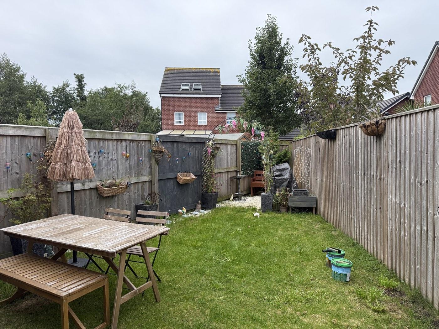 Garden Fence Painting – photo 2