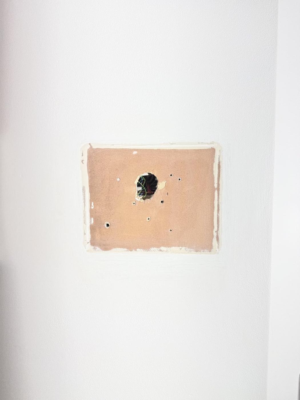 Preparation: repairing a damaged wall before painting