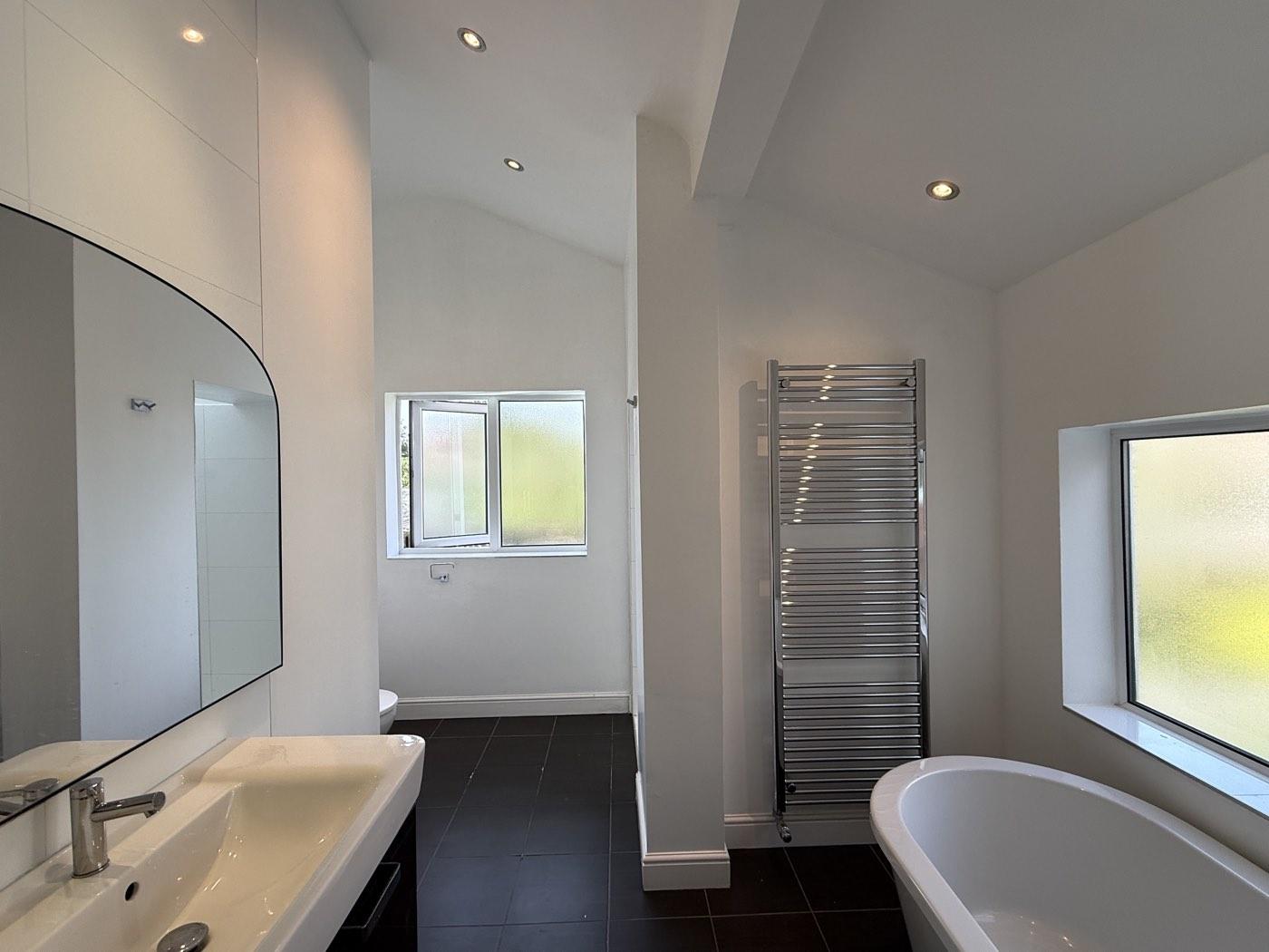 Bathroom Painting & Decorating – photo 2